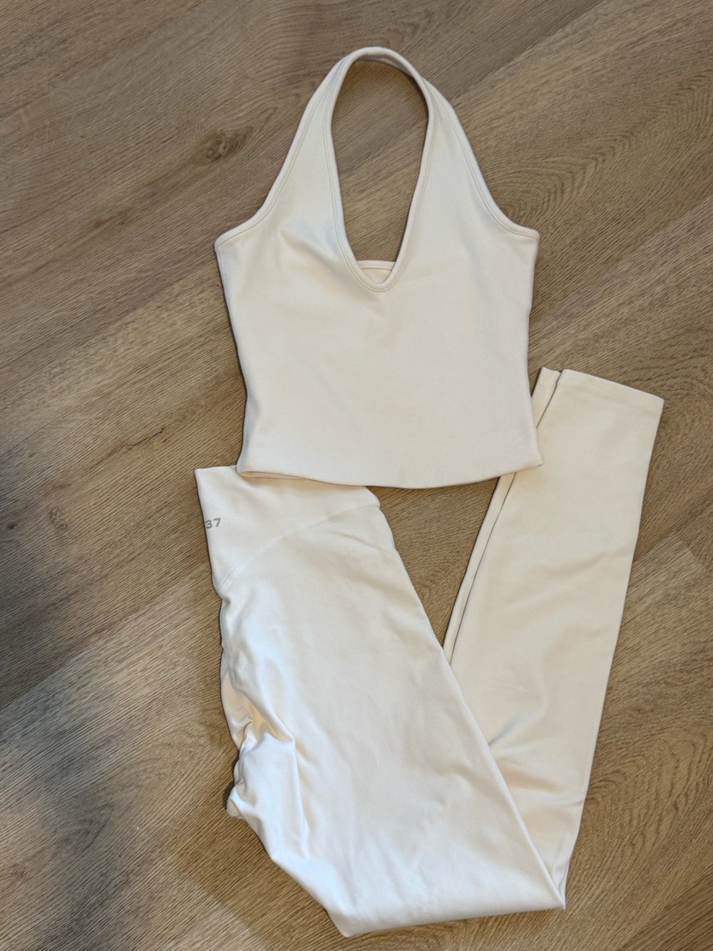 437 halter top and leggings - Picture 2 of 5